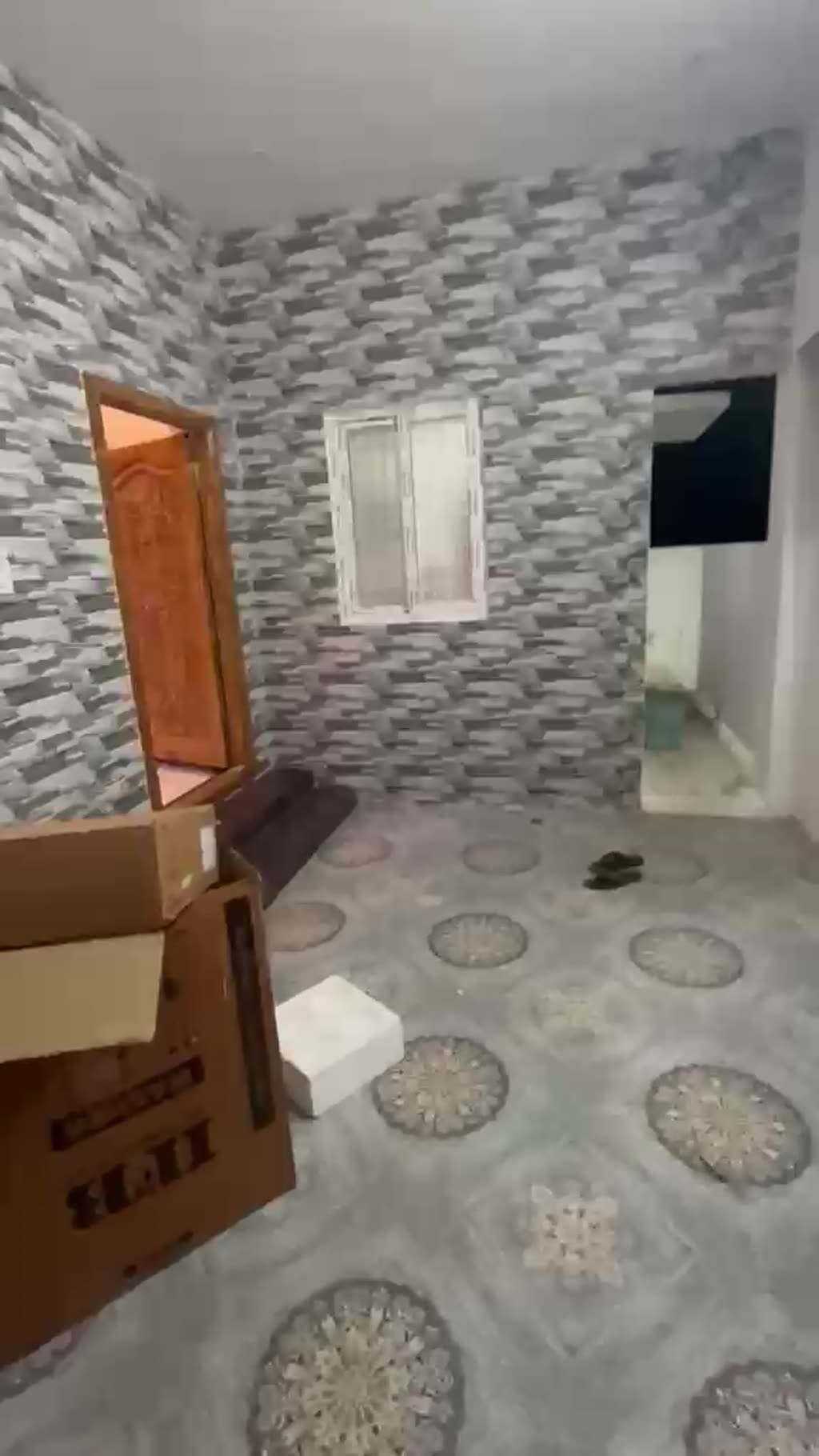 Interior walkthrough: rooms and bathrooms